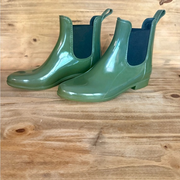 J. Crew Women's Olive Rain Boots | 9 - Picture 1 of 5